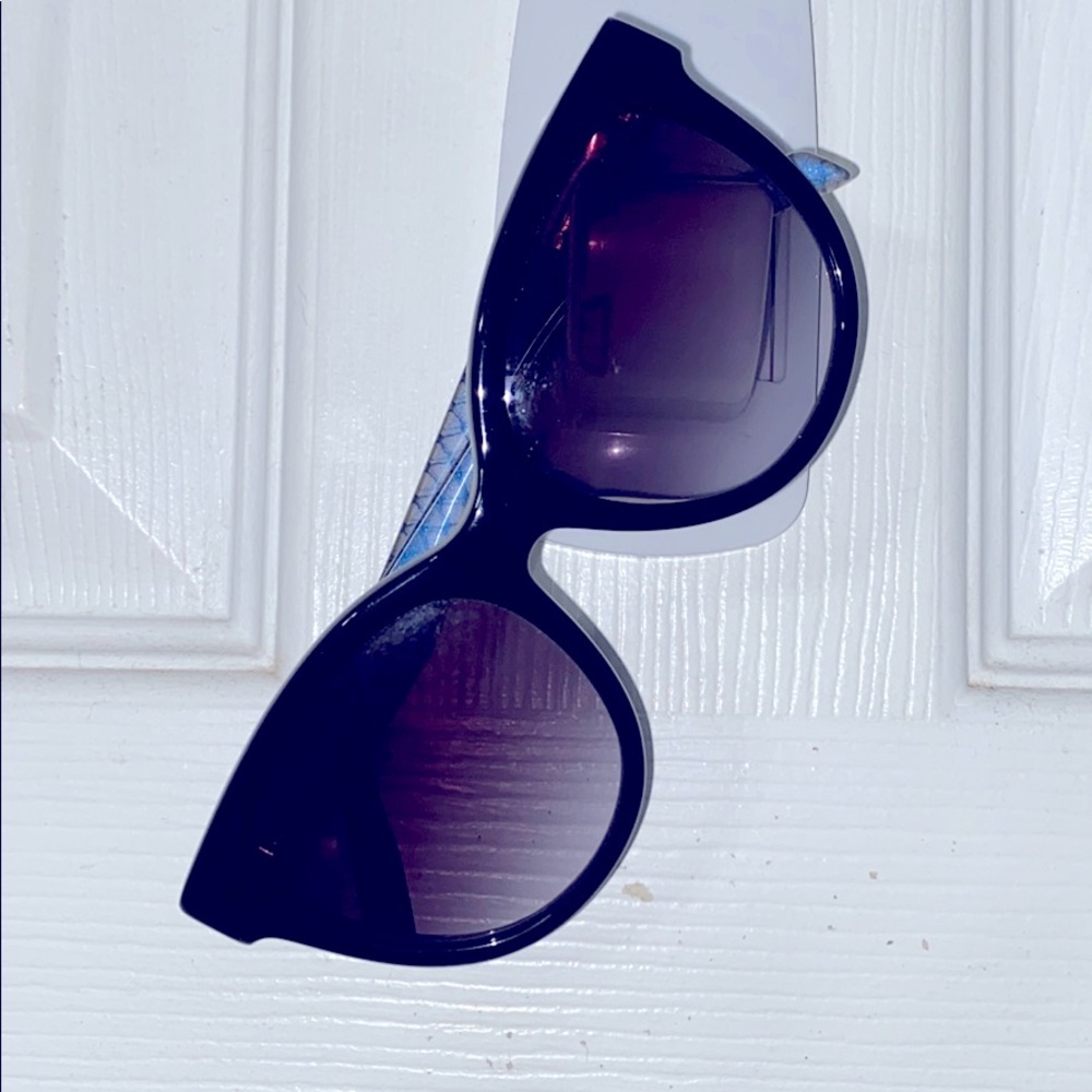 Karl Lagerfeld Sunglasses - Picture 1 of 2